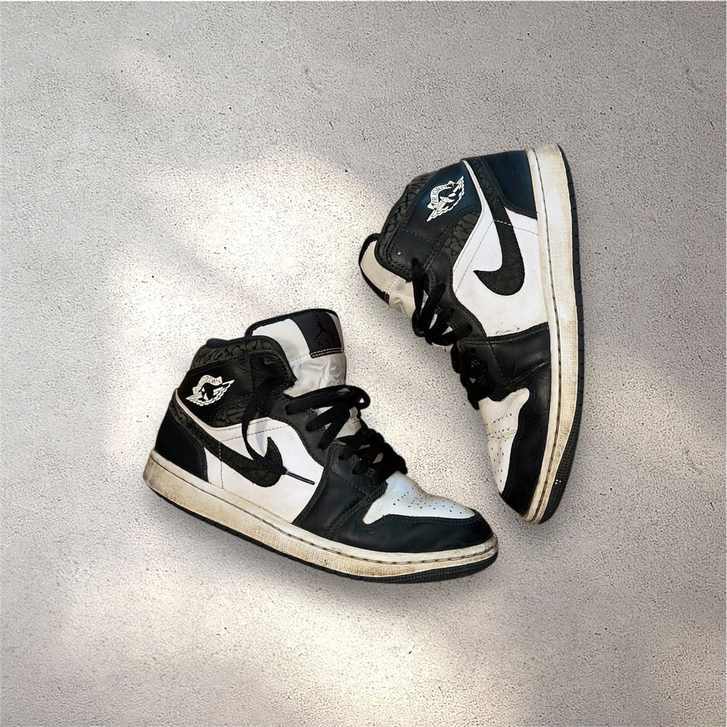 Air Jordan Retro 1 Mid