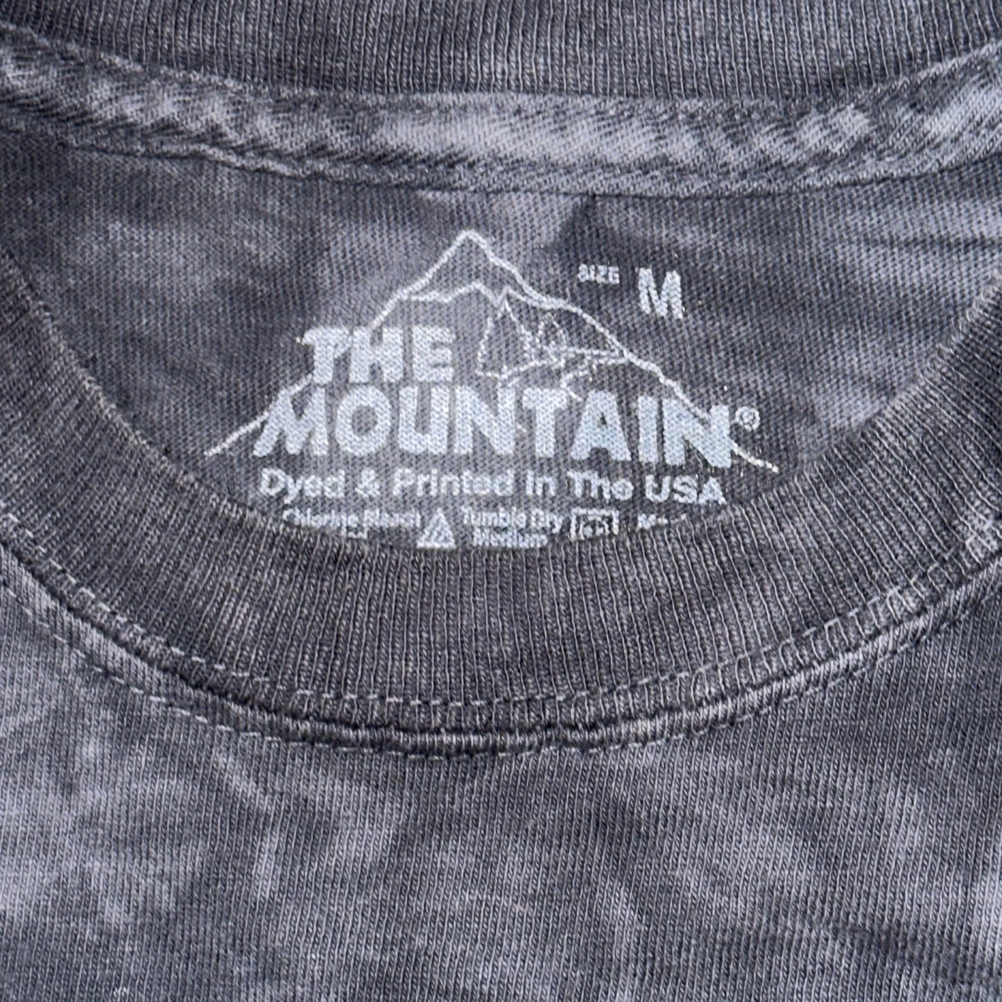 Vintage The Mountain USA Graphic tee