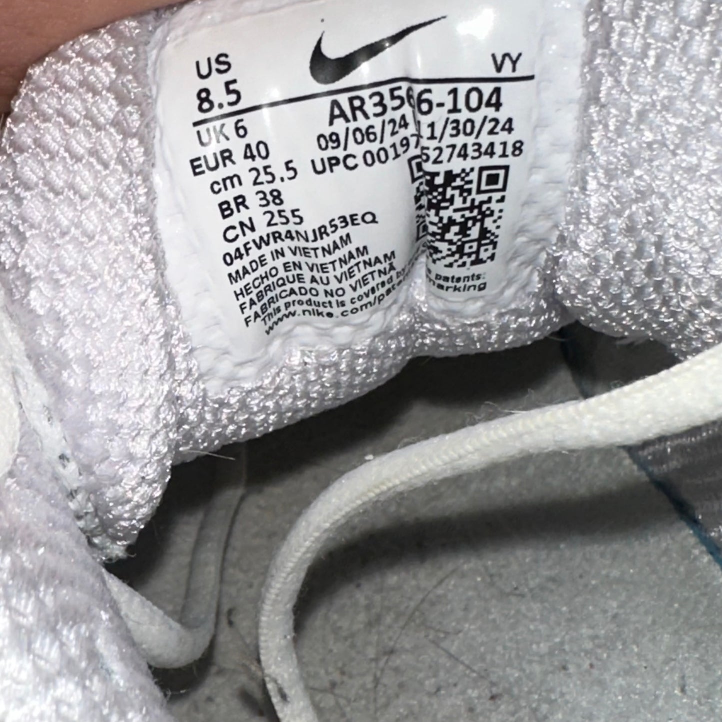 Nike Shox Summit White/Barely Grape/Sail [40]