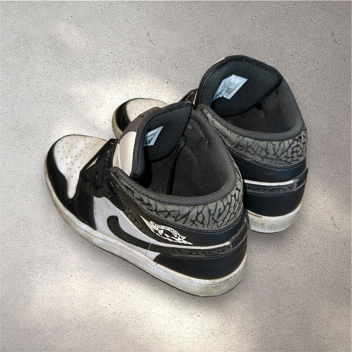 Air Jordan Retro 1 Mid