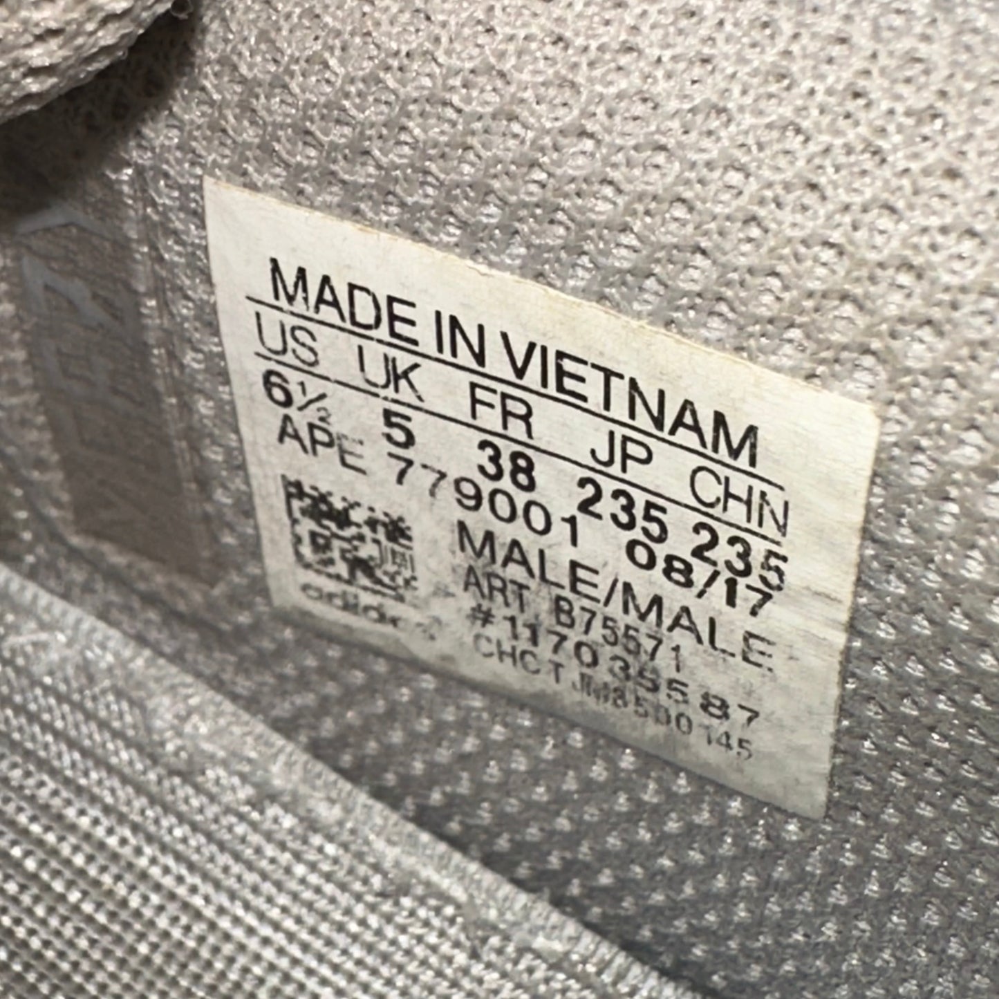 Adidas Yeezy Boost 700 Wave Runner Sneakers