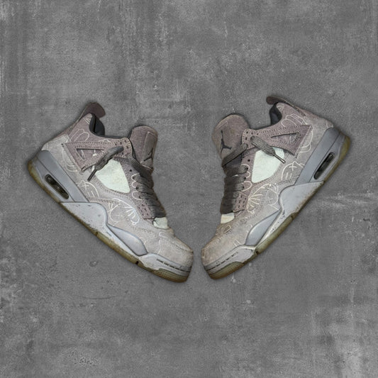 Air Jordan Retro 4 X Kaws Sneakers