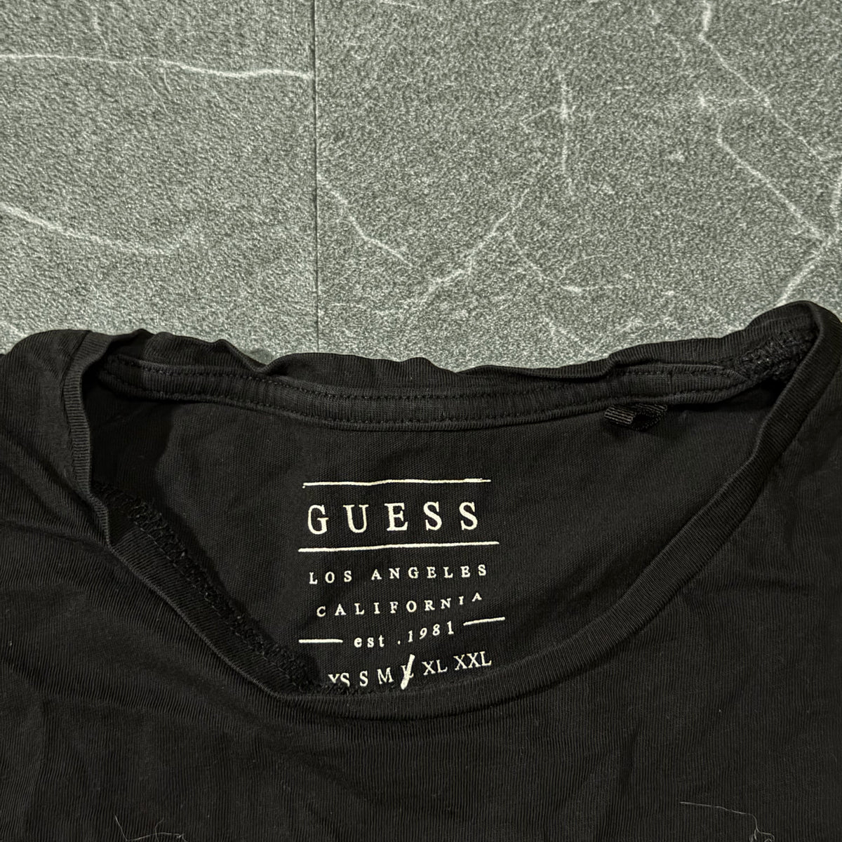 Guess tee